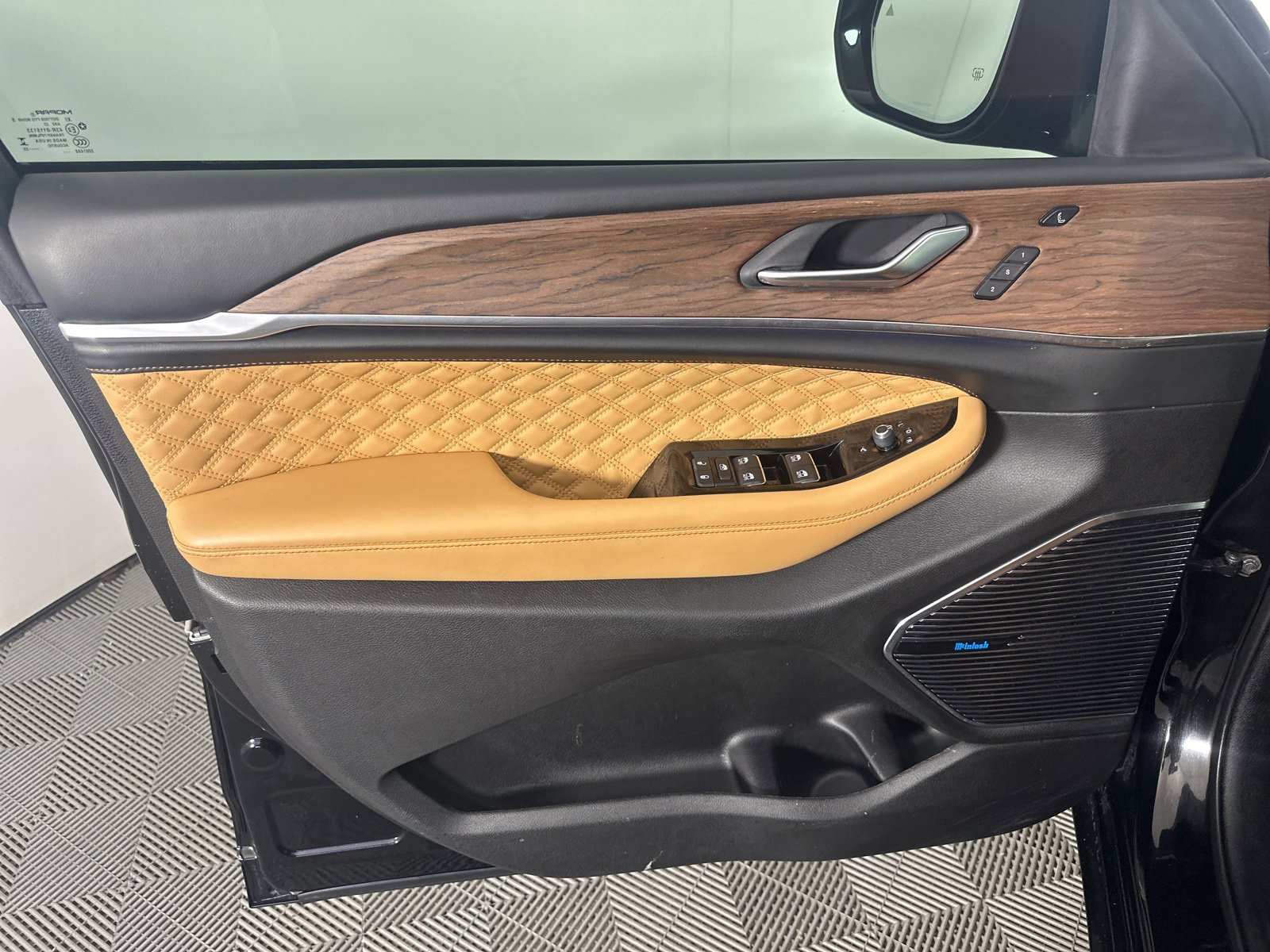 Used 2023 Jeep Grand Cherokee L Summit w/ High Altitude Package image 15