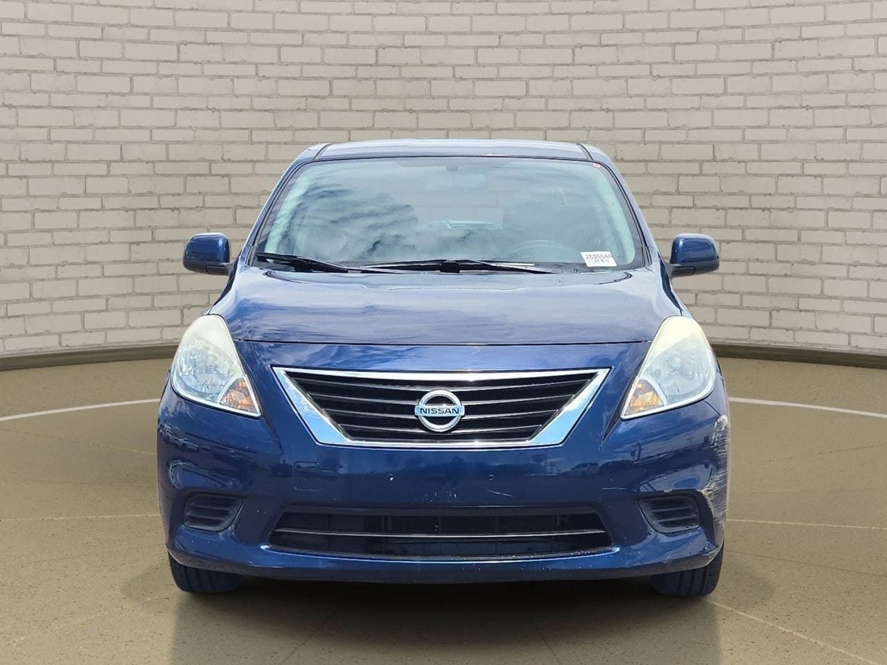 Used 2013 Nissan Versa SV FWD image 2