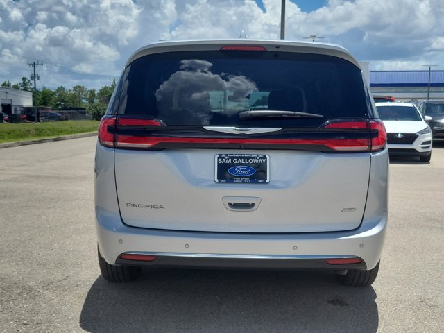 Used 2022 Chrysler Pacifica Touring-L AWD/4WD image 5