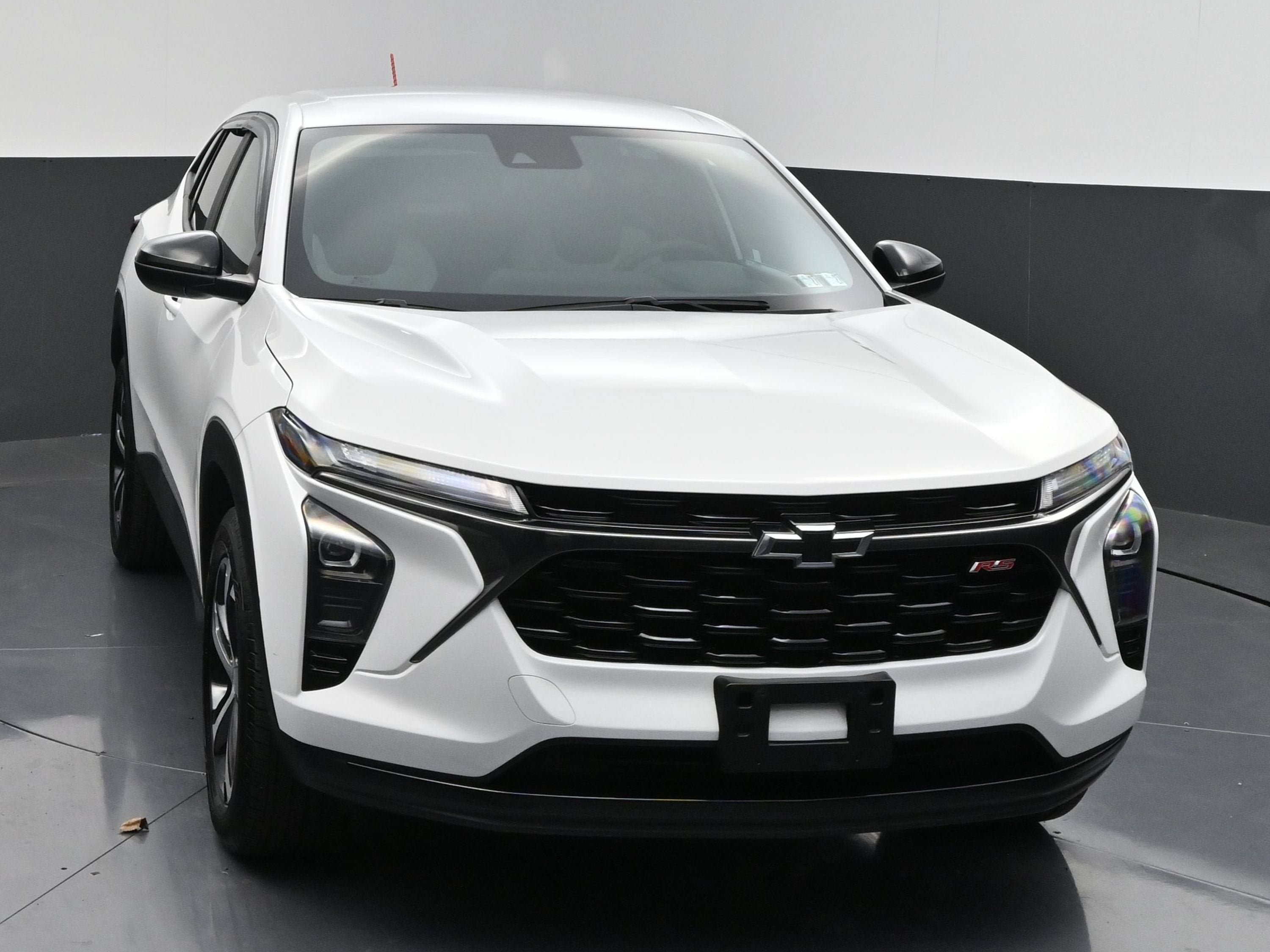 Certified 2024 Chevrolet Trax RS w/ Driver Confidence Package FWD image 2