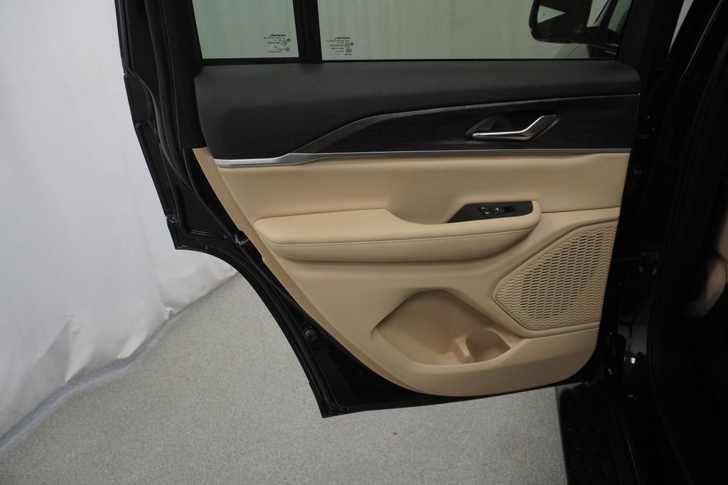 Certified 2024 Jeep Grand Cherokee Limited w/ Black Appearance Package image 43