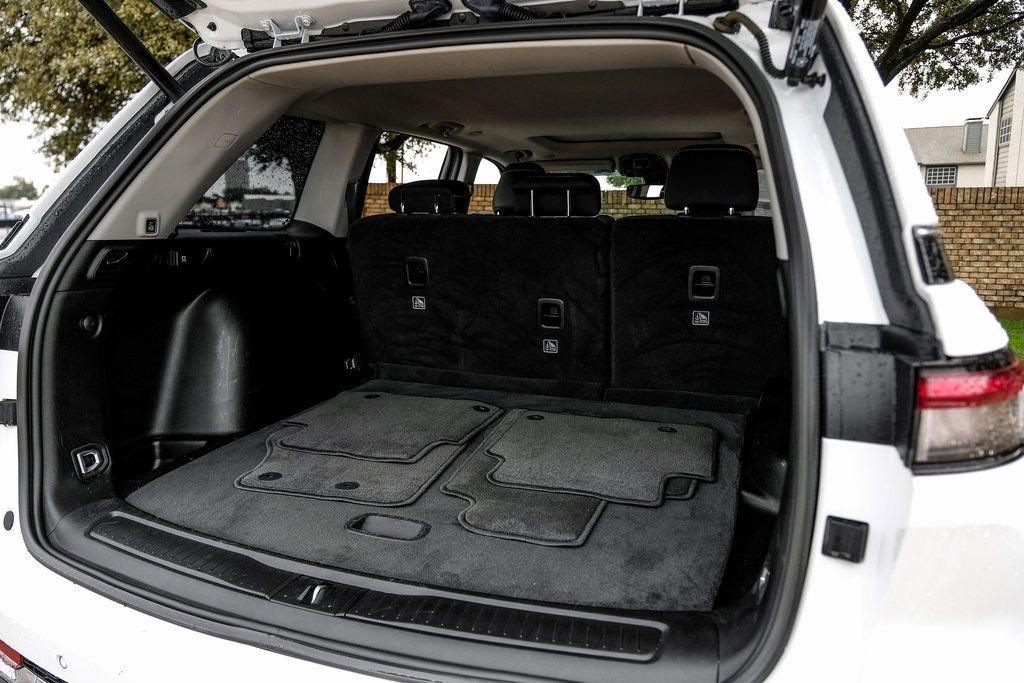 Used 2023 Jeep Grand Cherokee Laredo w/ Luxury Tech Group I image 63