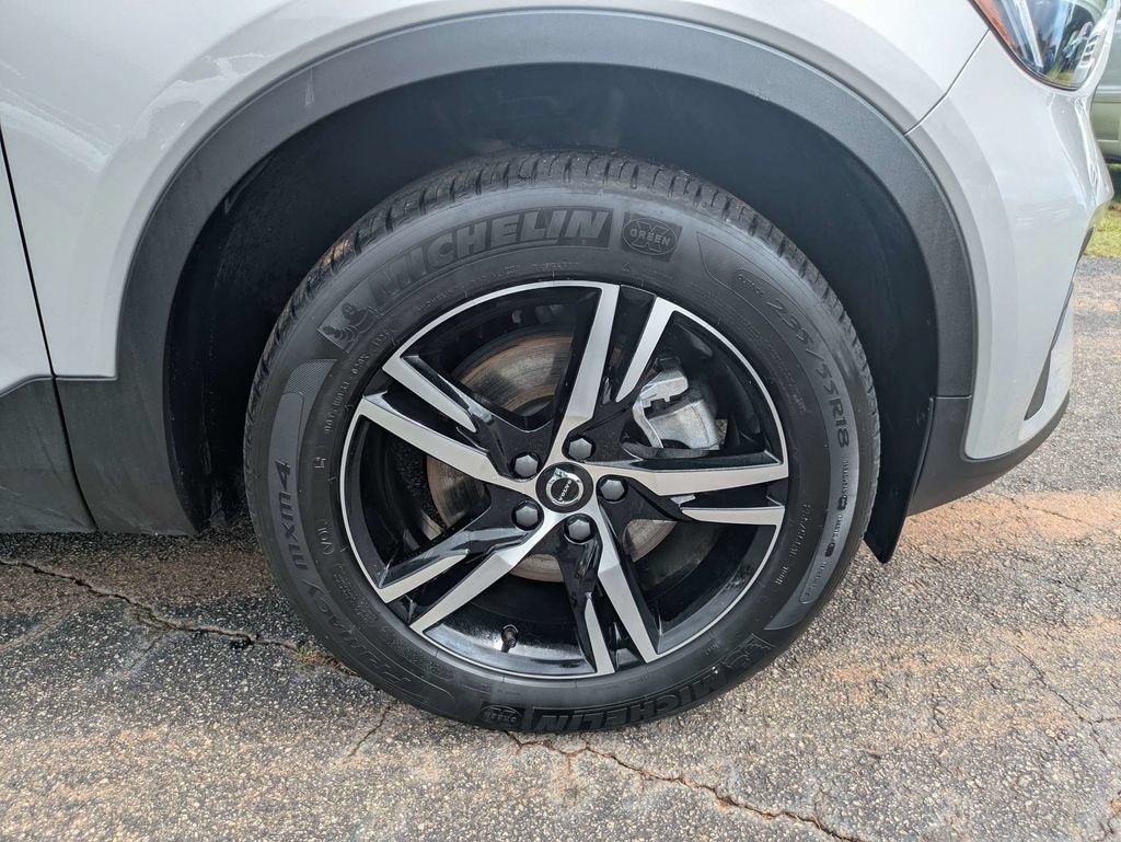 Certified 2025 Volvo XC40 B5 Core AWD/4WD image 11