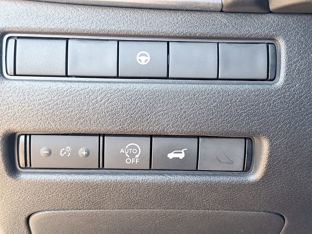 Used 2024 Nissan Rogue SV image 20
