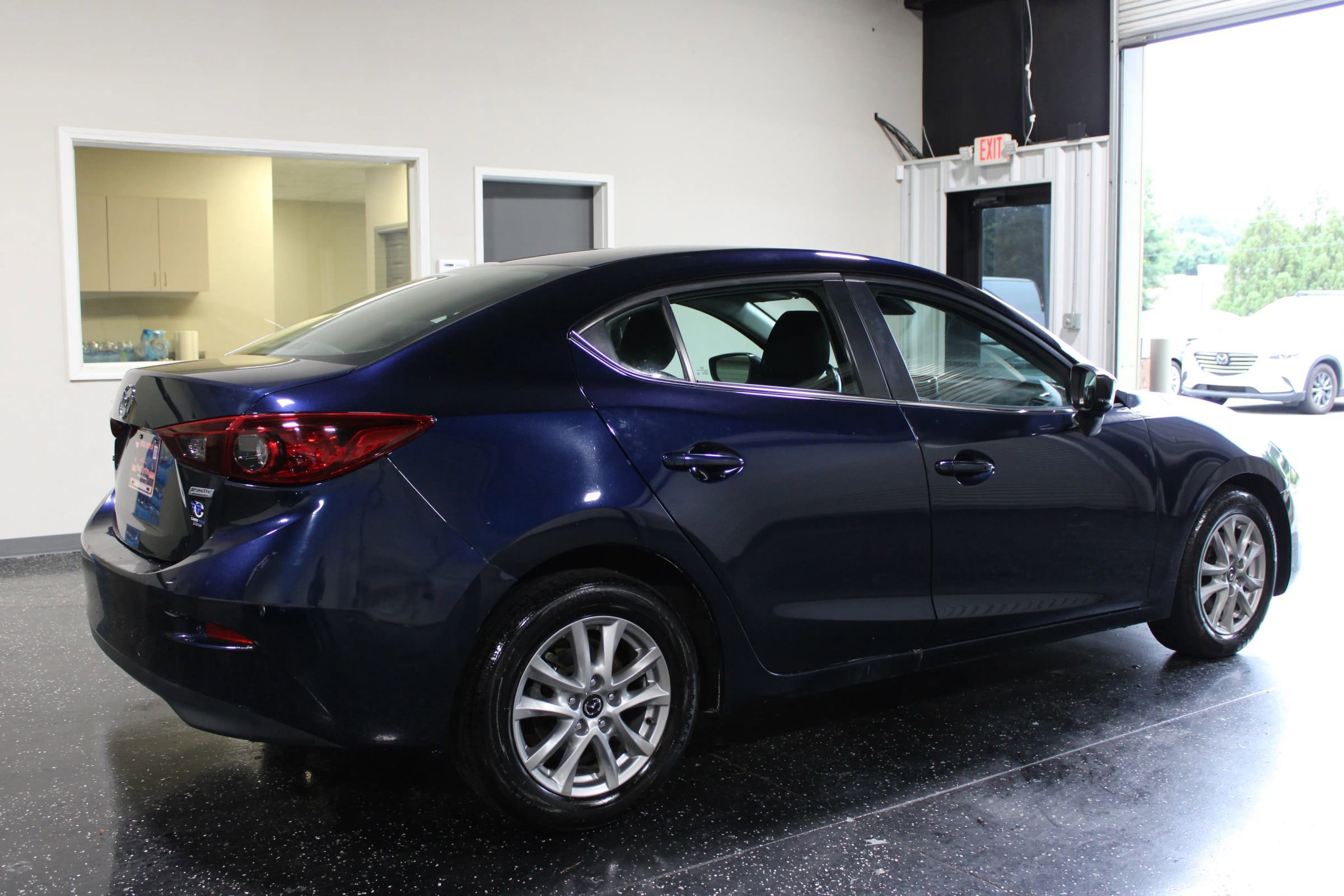 Used 2018 MAZDA MAZDA3 Sport w/ Preferred Equipment Package FWD image 4