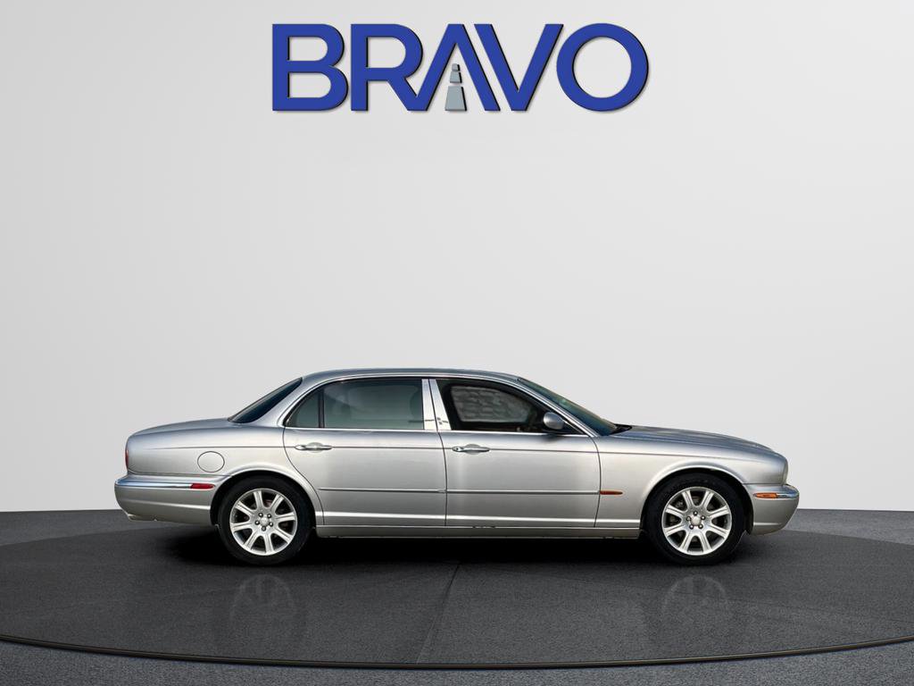 Used 2005 Jaguar XJ8 RWD image 4