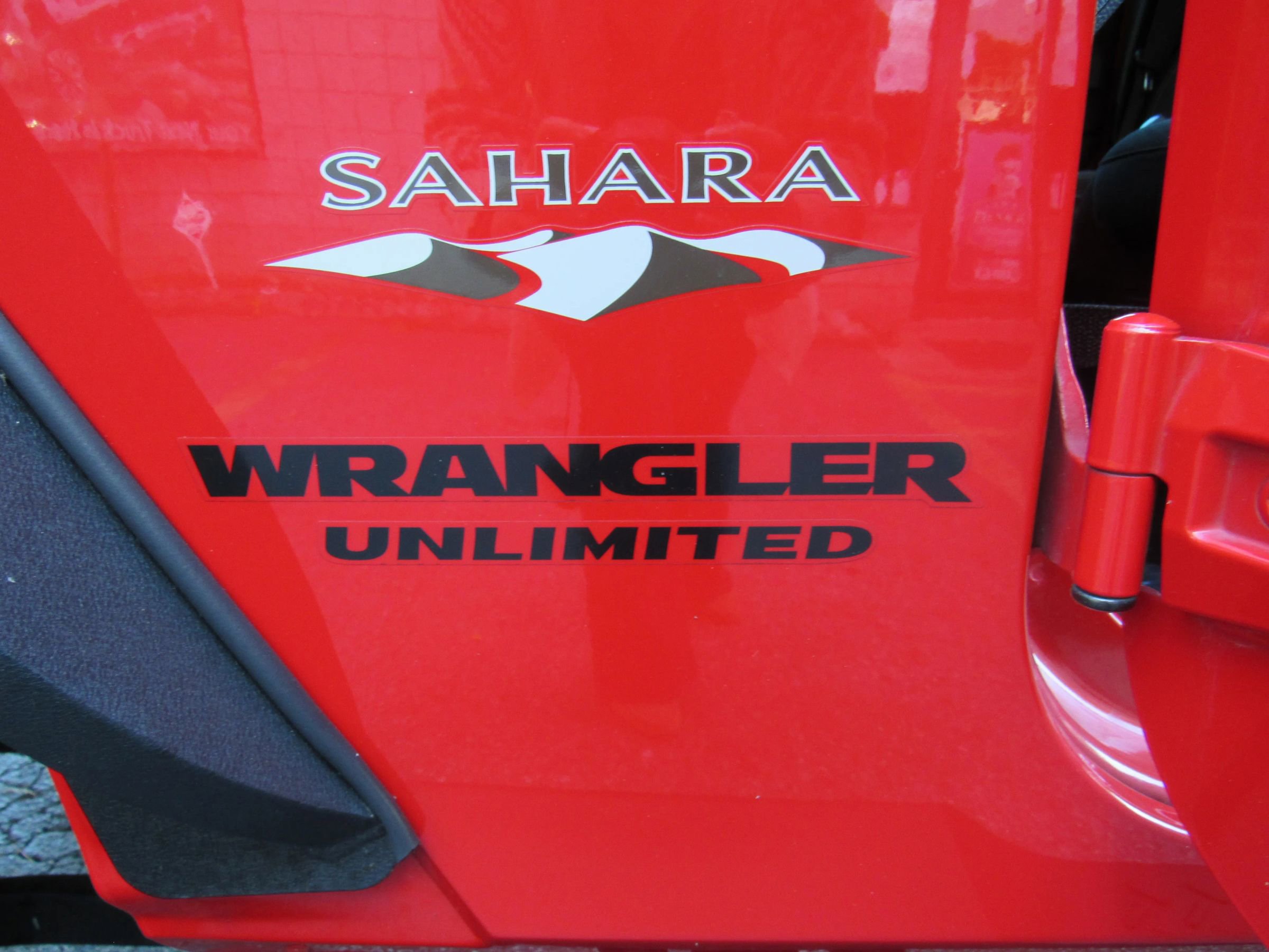 Used 2017 Jeep Wrangler Unlimited Sahara w/ Connectivity Group image 9