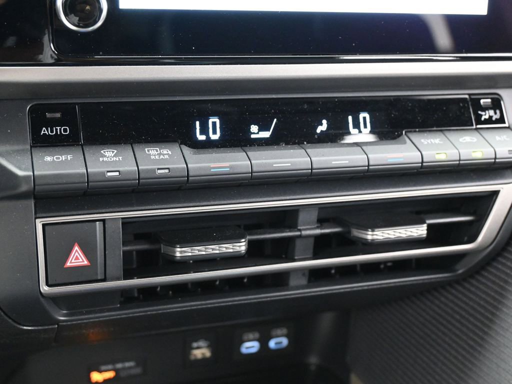 Used 2026 Toyota Camry SE image 23