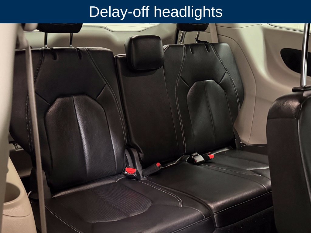 Used 2022 Chrysler Pacifica Touring-L w/ Uconnect Theater Family Group FWD image 23