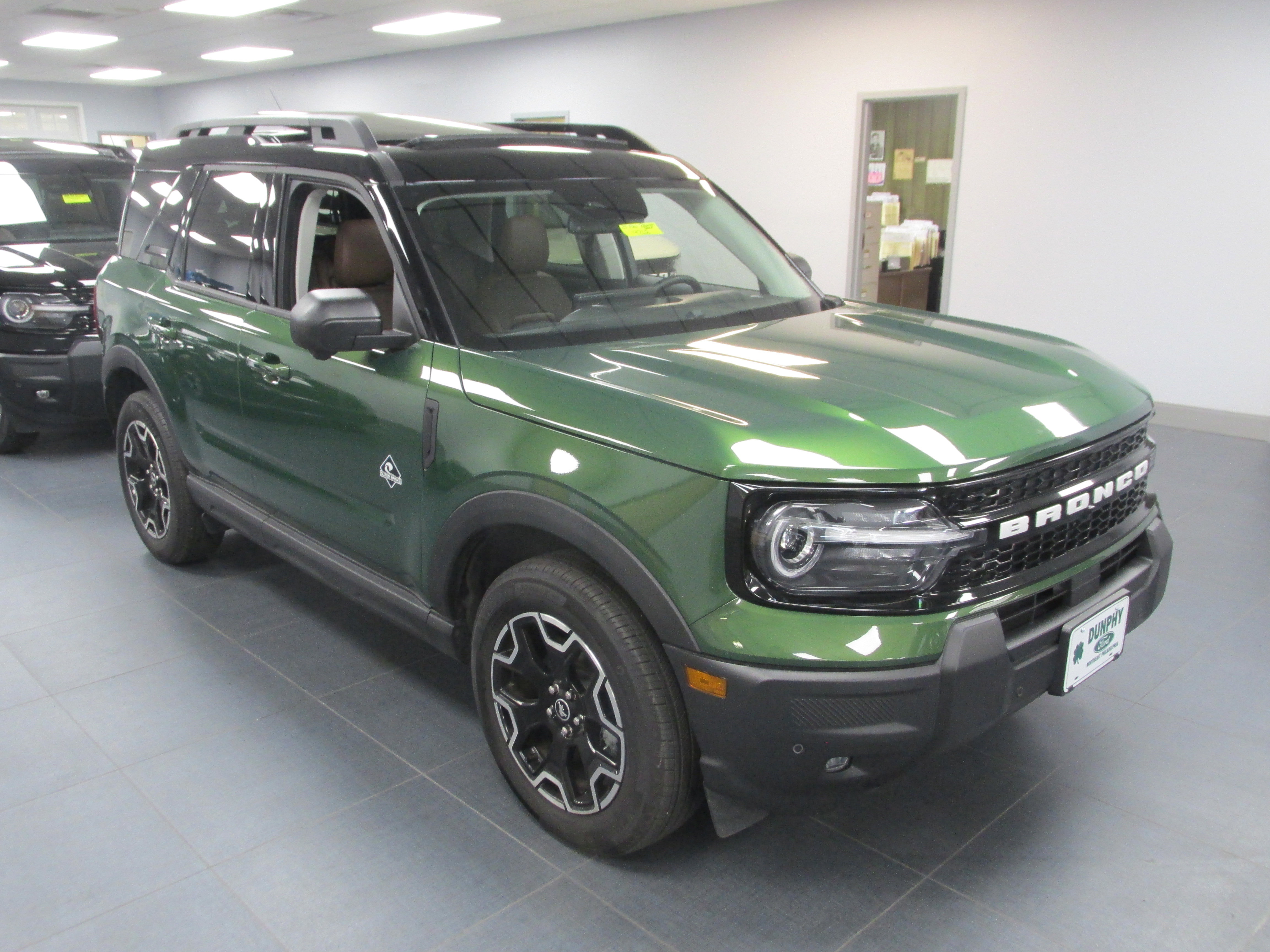 Used 2025 Ford Bronco Sport Outer Banks w/ Outer Banks Tech Package+ AWD/4WD image 3
