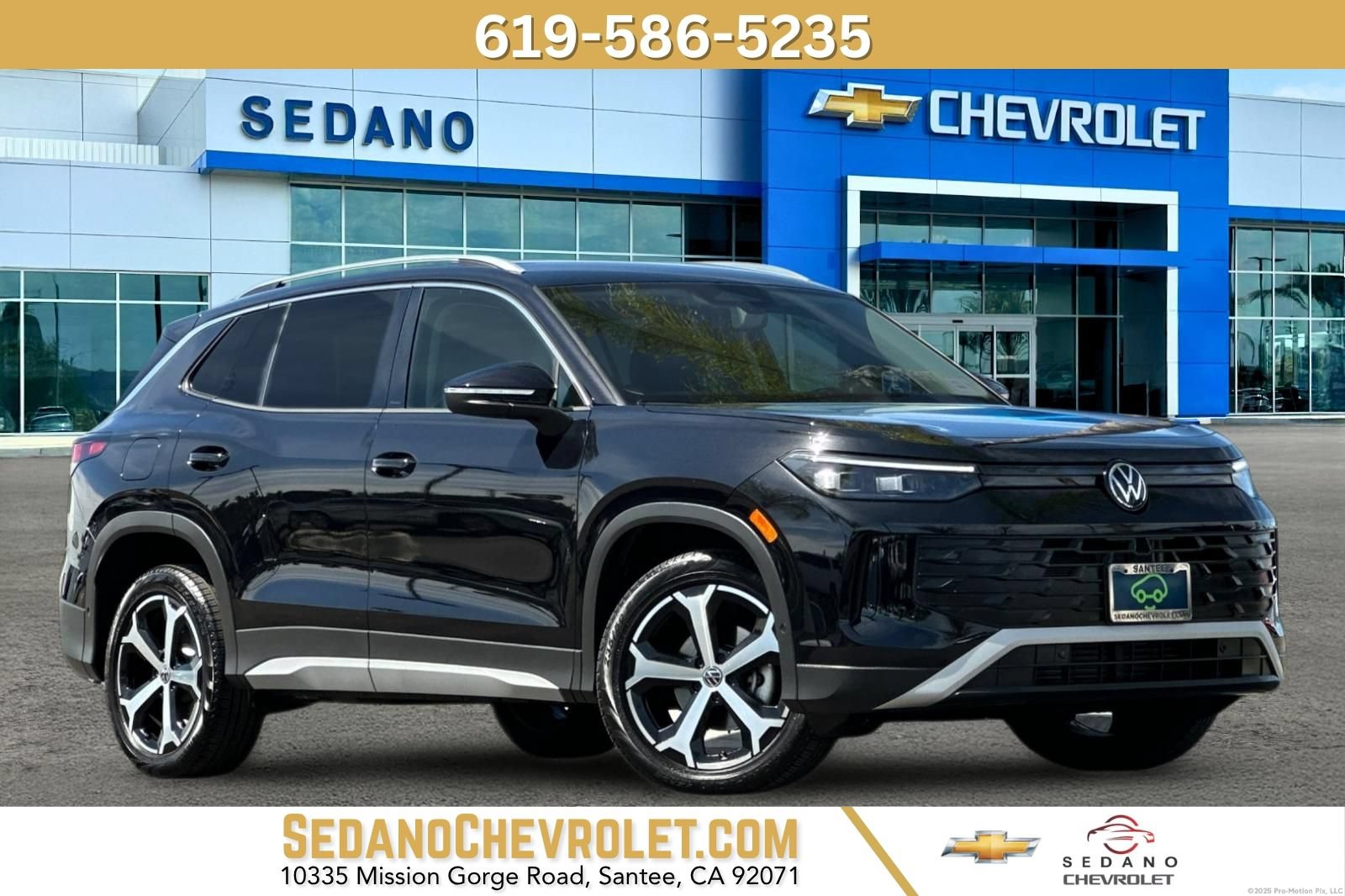 Used 2025 Volkswagen Tiguan SE FWD image 1