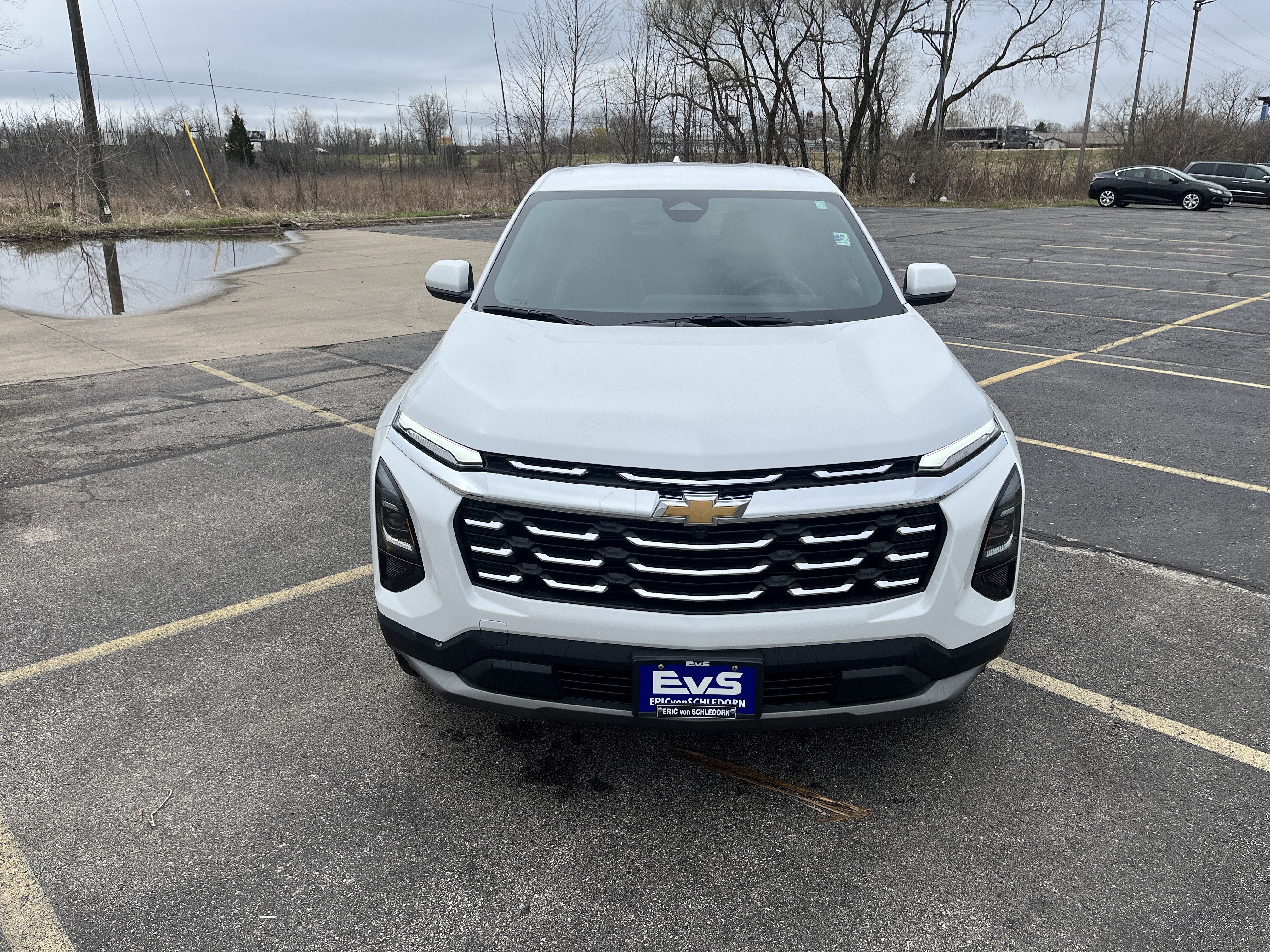 Used 2026 Chevrolet Equinox LT w/ Convenience Package II image 2