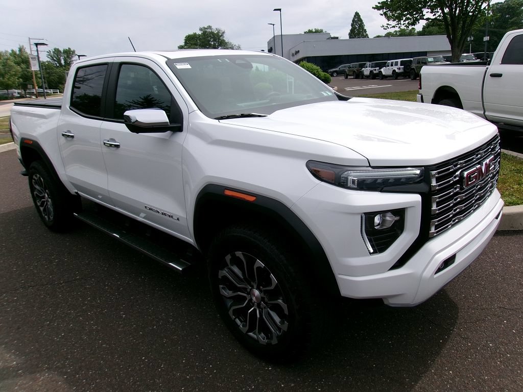 Used 2025 GMC Canyon Denali AWD/4WD image 2