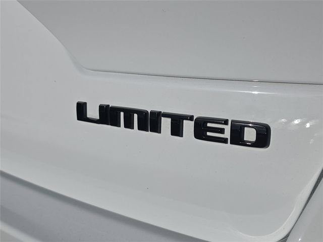 Used 2025 Jeep Grand Cherokee Limited w/ Black Appearance Package RWD image 4
