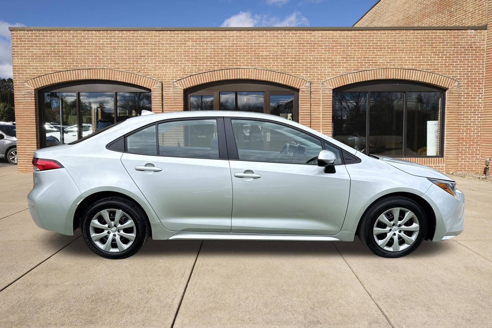 Used 2025 Toyota Corolla LE FWD video 2