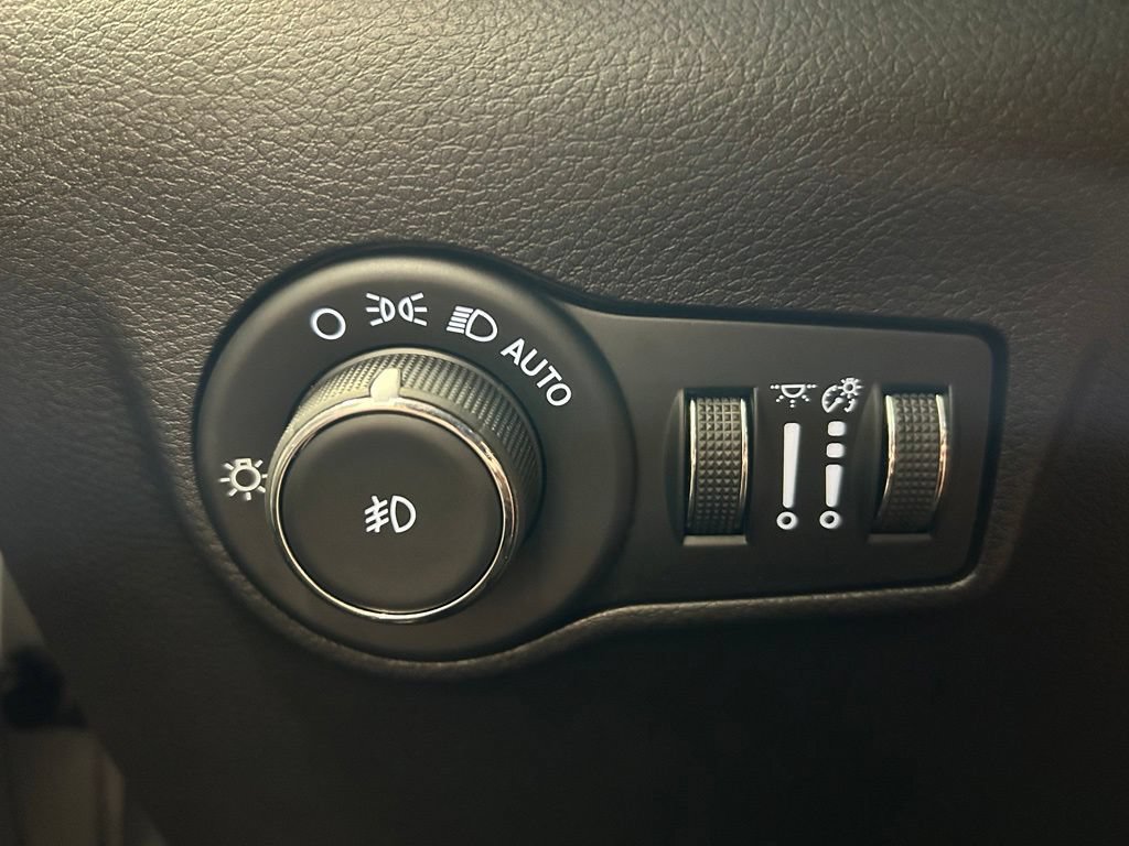 Used 2023 Jeep Compass Latitude AWD/4WD image 7