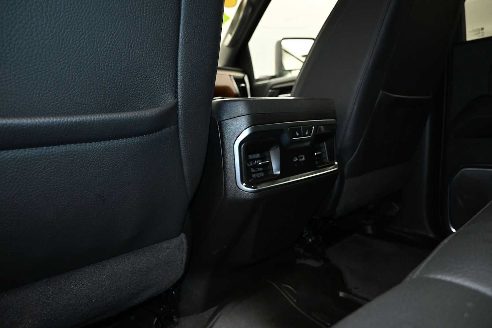 Used 2024 GMC Sierra 3500 Denali w/ Denali Reserve Package AWD/4WD image 22
