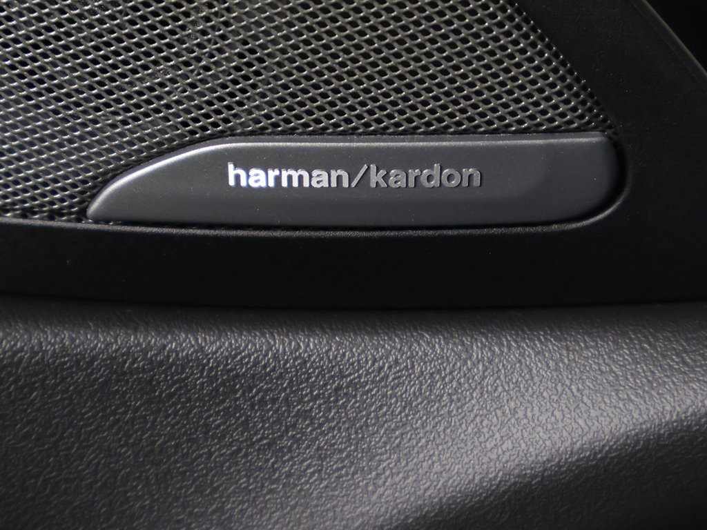 Used 2025 BMW X6 xDrive40i w/ Climate Comfort Package image 39