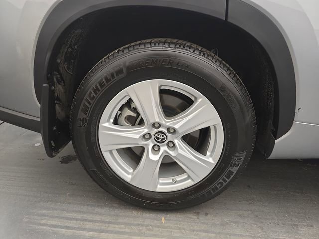 Used 2024 Toyota Highlander LE image 20