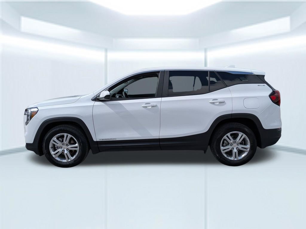 Used 2024 GMC Terrain SLE FWD image 2