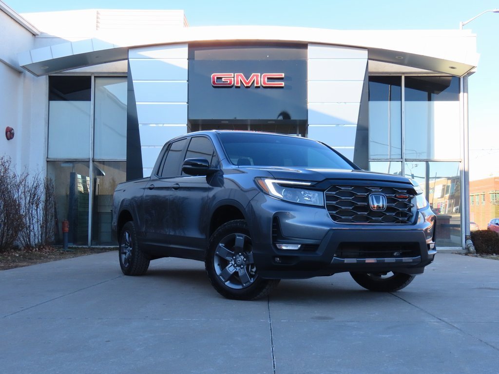 Used 2025 Honda Ridgeline TrailSport image 1