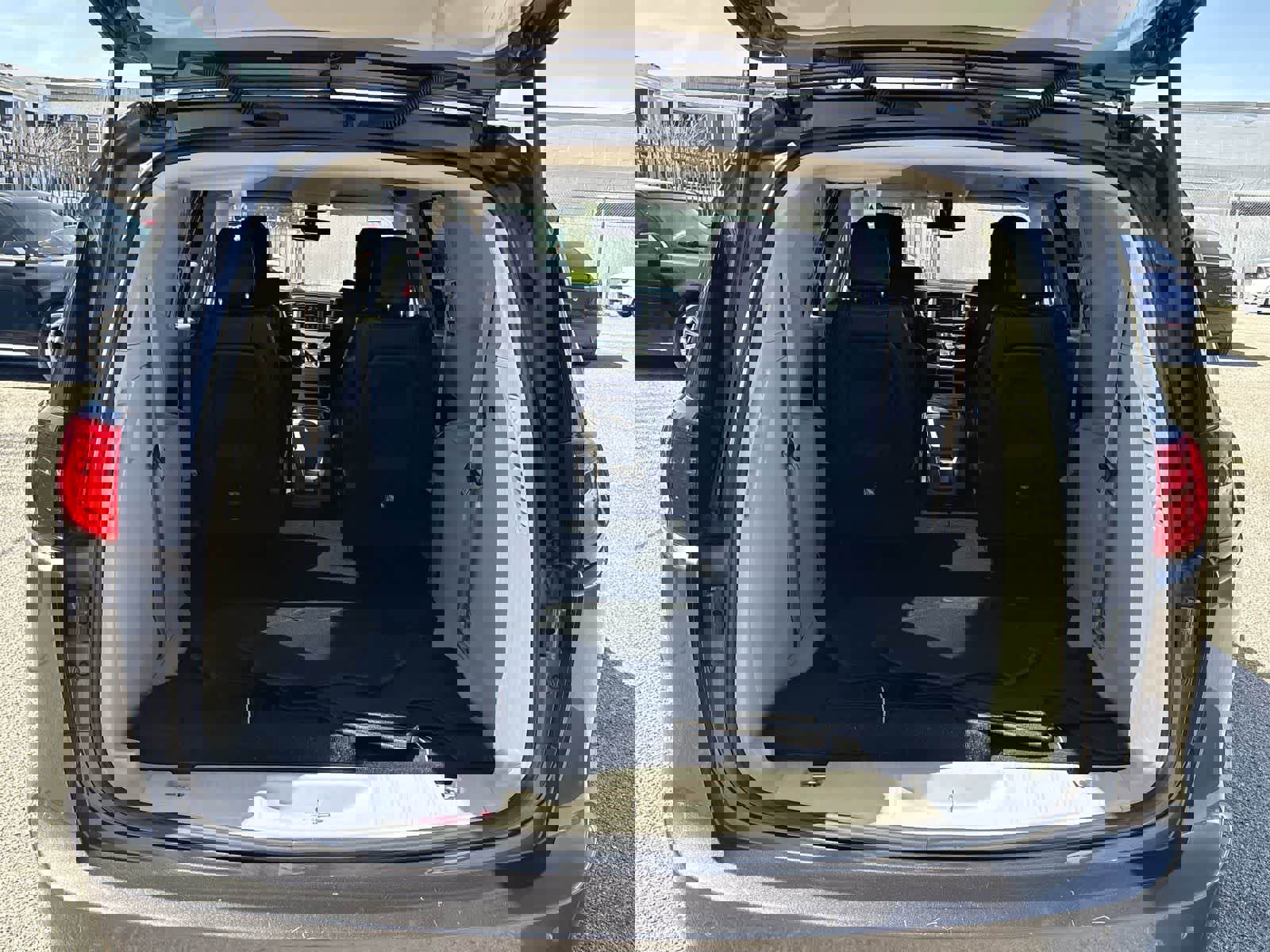 Used 2019 Chrysler Pacifica Touring-L image 38