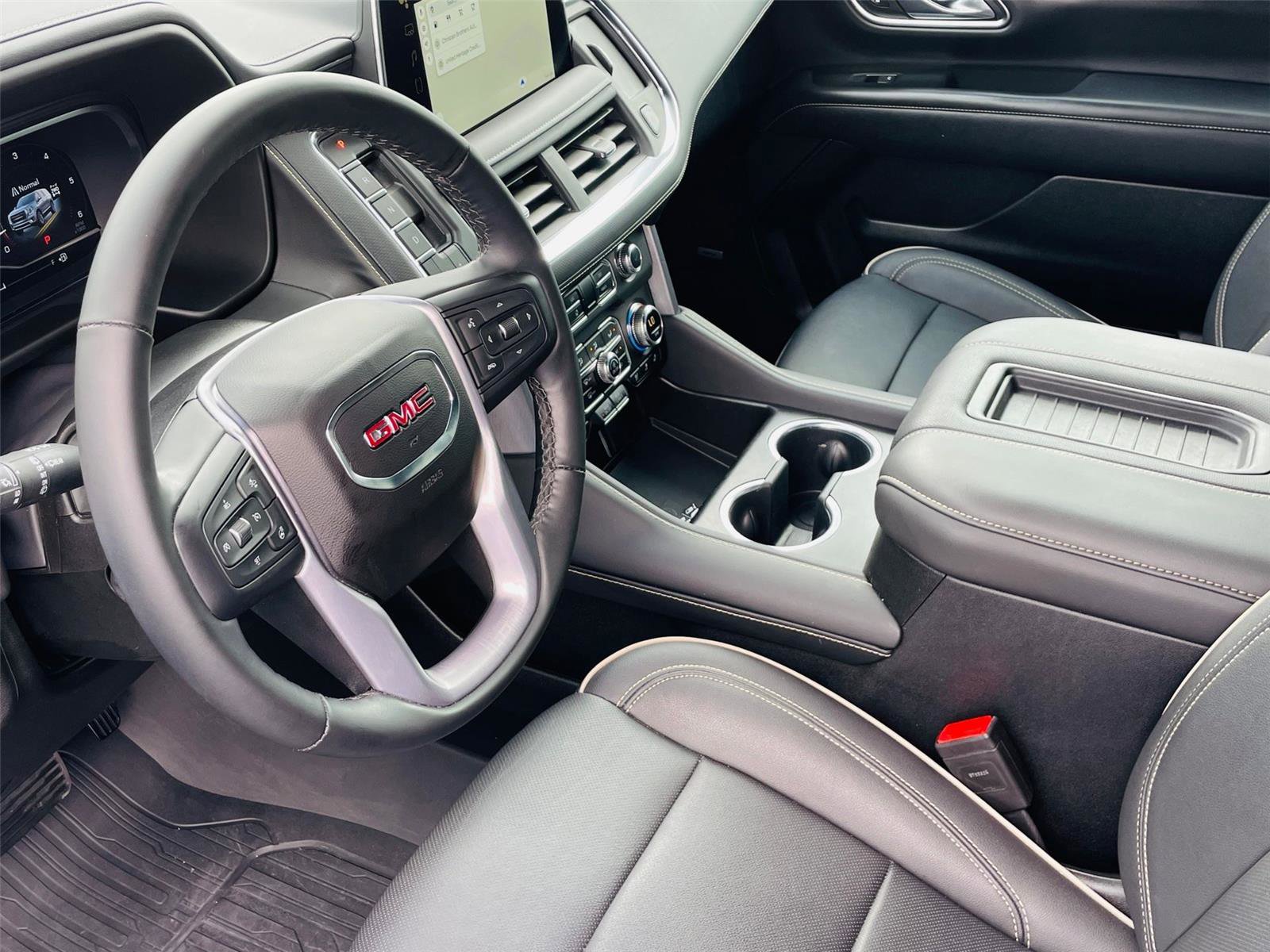 Used 2024 GMC Yukon XL SLT w/ SLT Luxury Package image 12