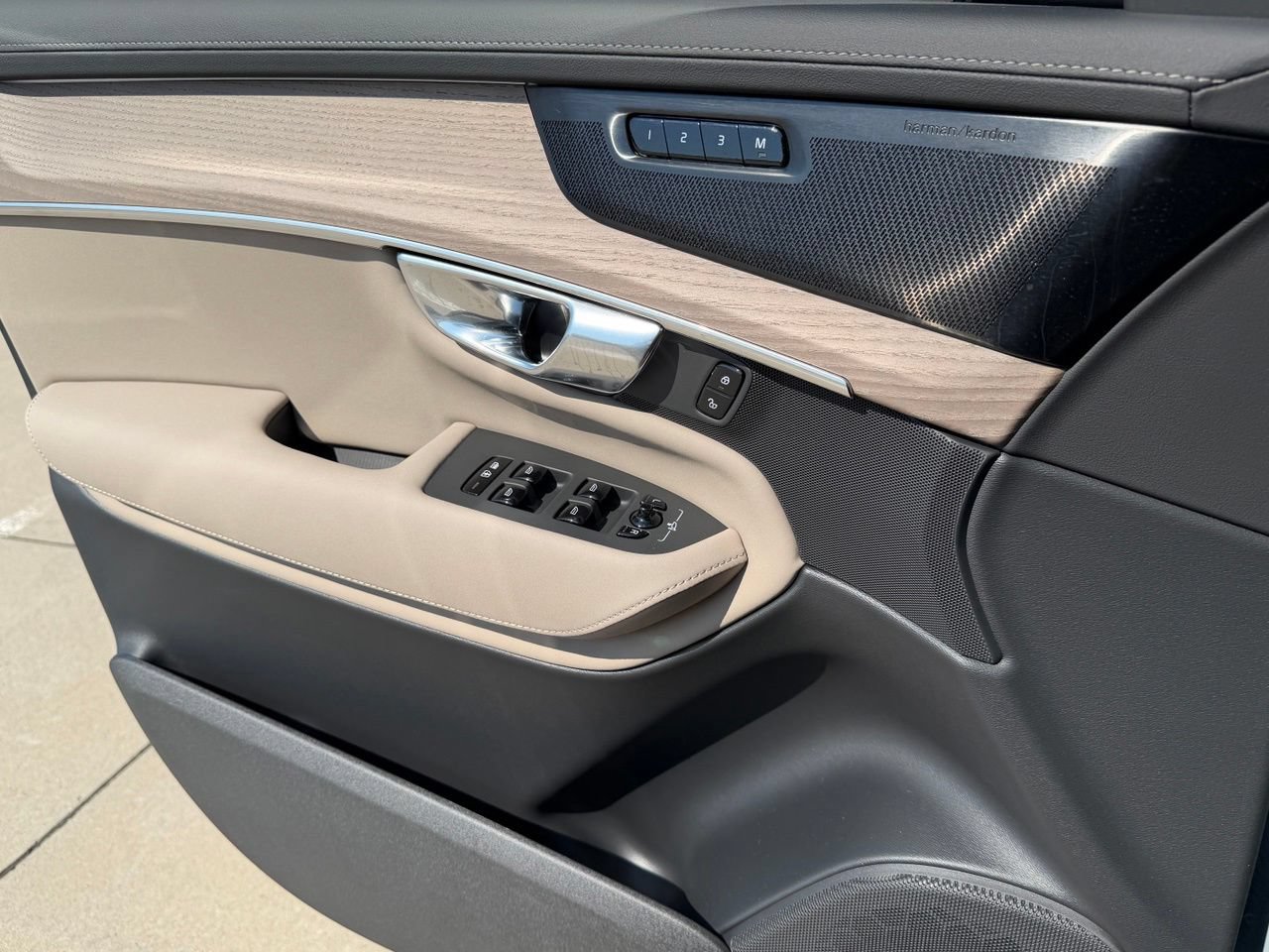New 2026 Volvo XC90 T8 Plus AWD/4WD image 16