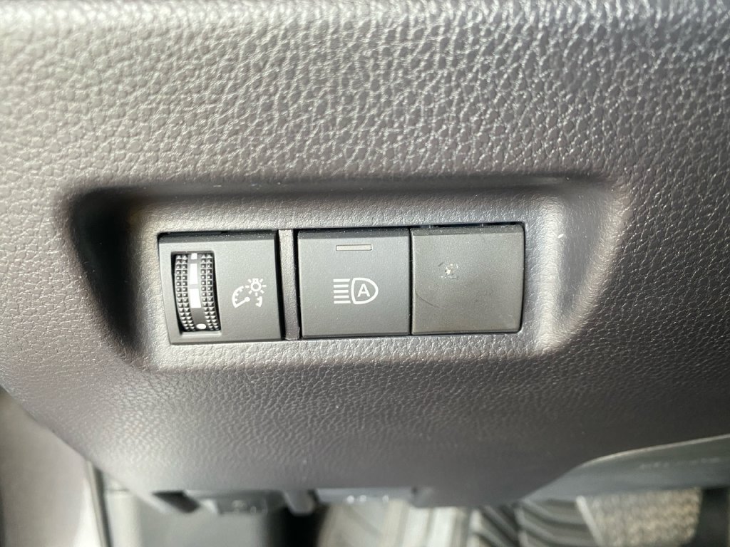 Used 2025 Toyota RAV4 XLE FWD image 21