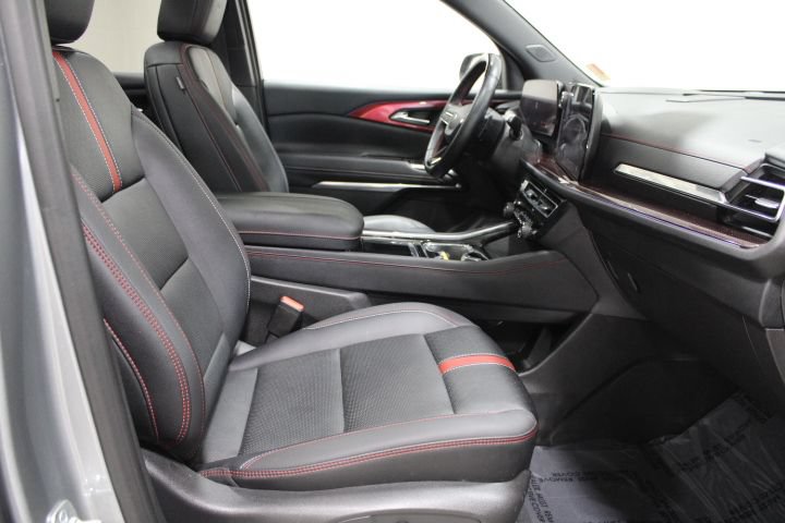 Used 2025 Chevrolet Traverse RS AWD/4WD image 26