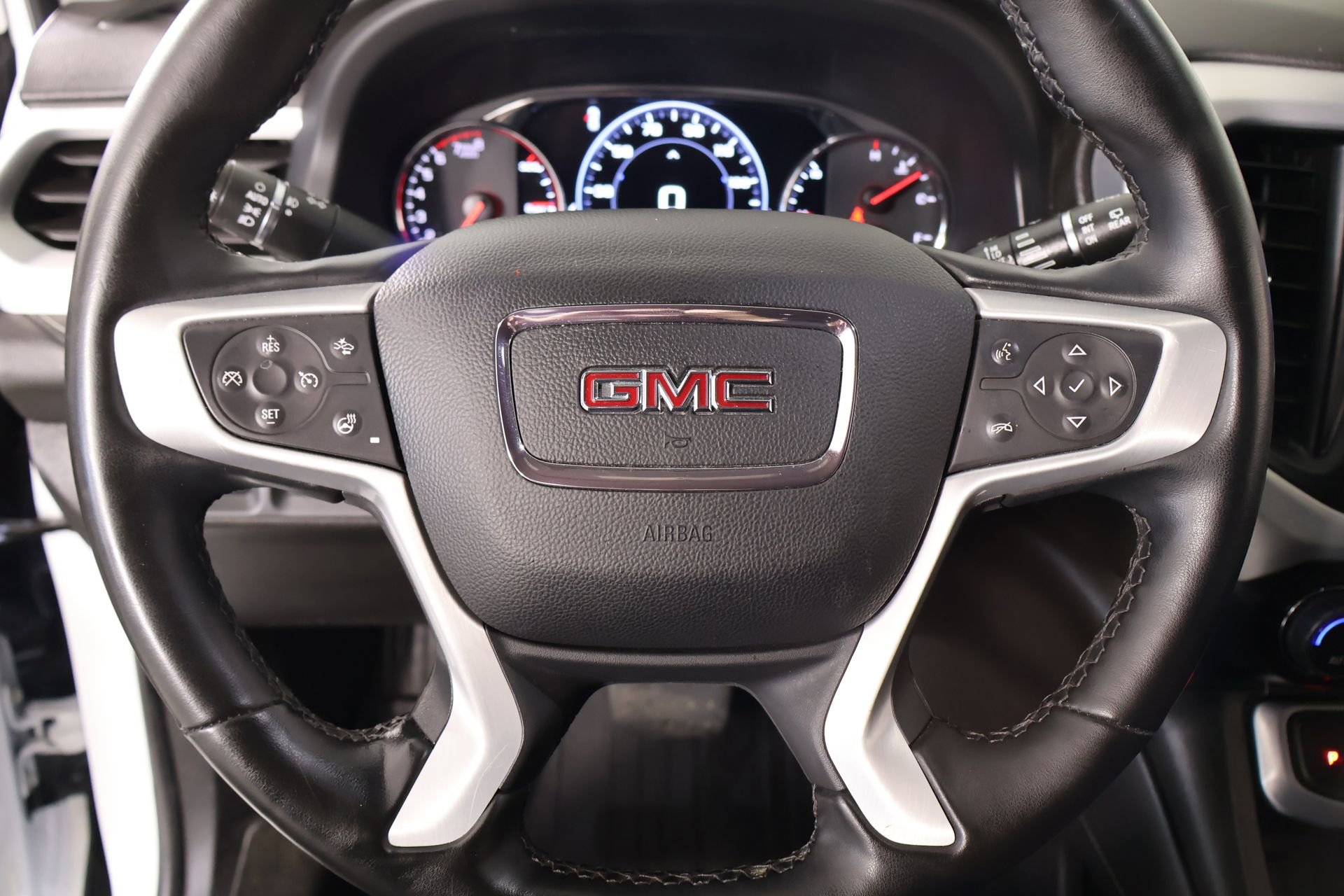 Used 2023 GMC Acadia SLT w/ Elevation Edition FWD image 3