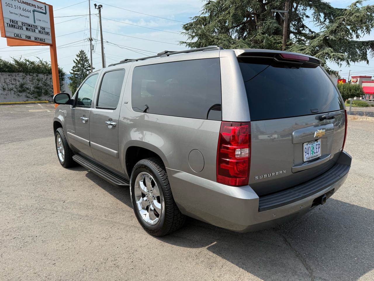 Used 2008 Chevrolet Suburban LTZ w/ LTZ Preferred Equipment Group AWD/4WD image 3