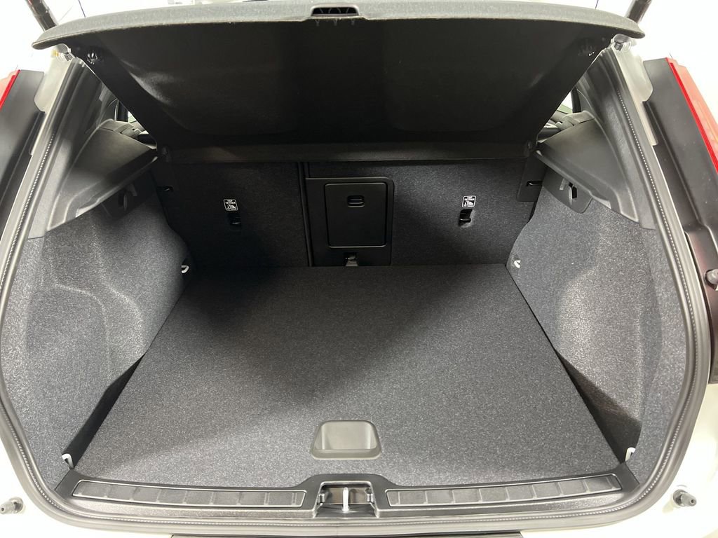 New 2026 Volvo XC40 B5 Core w/ Climate Package image 17