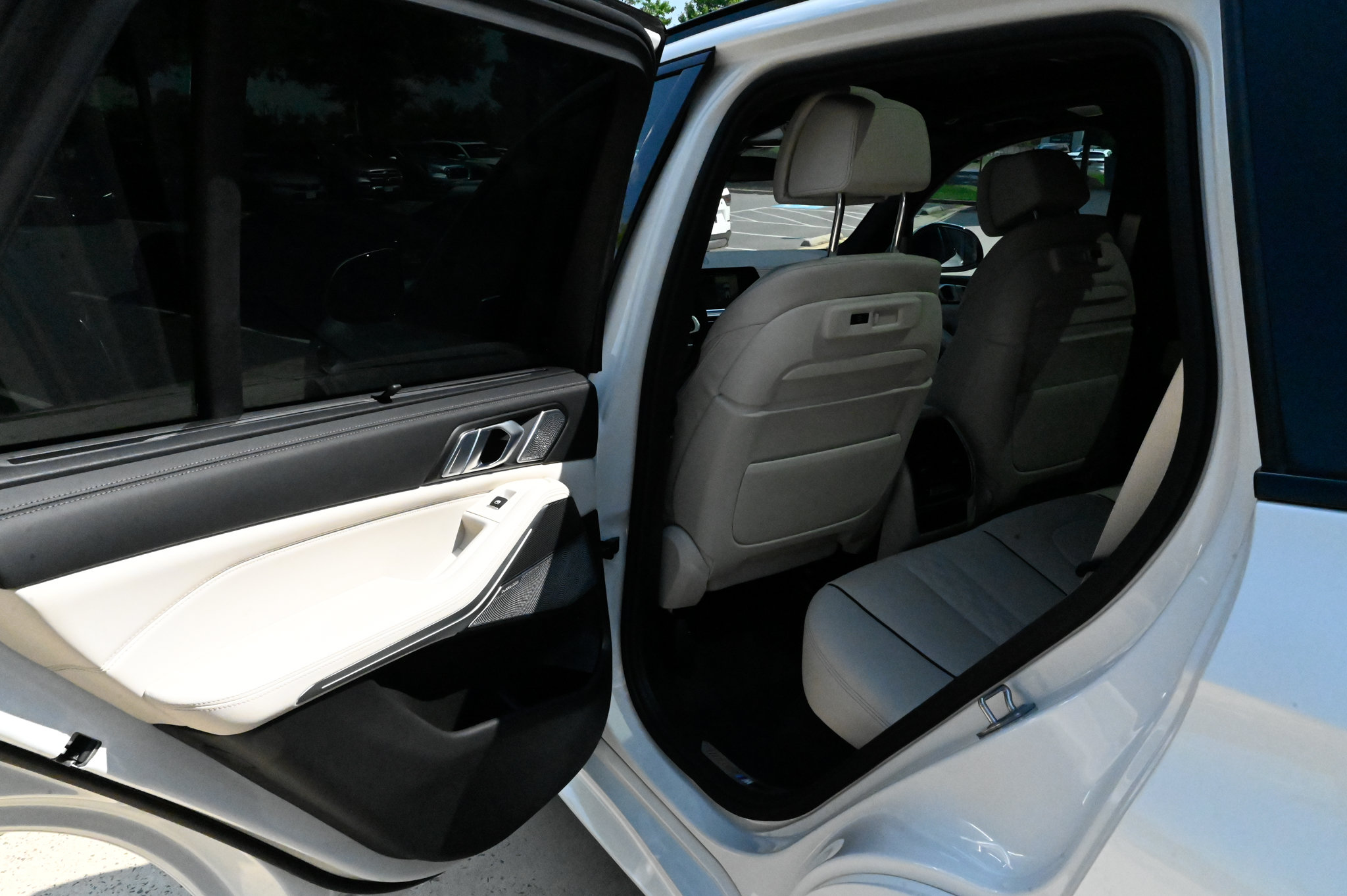 Used 2022 BMW X5 M50i w/ Executive Package AWD/4WD image 36
