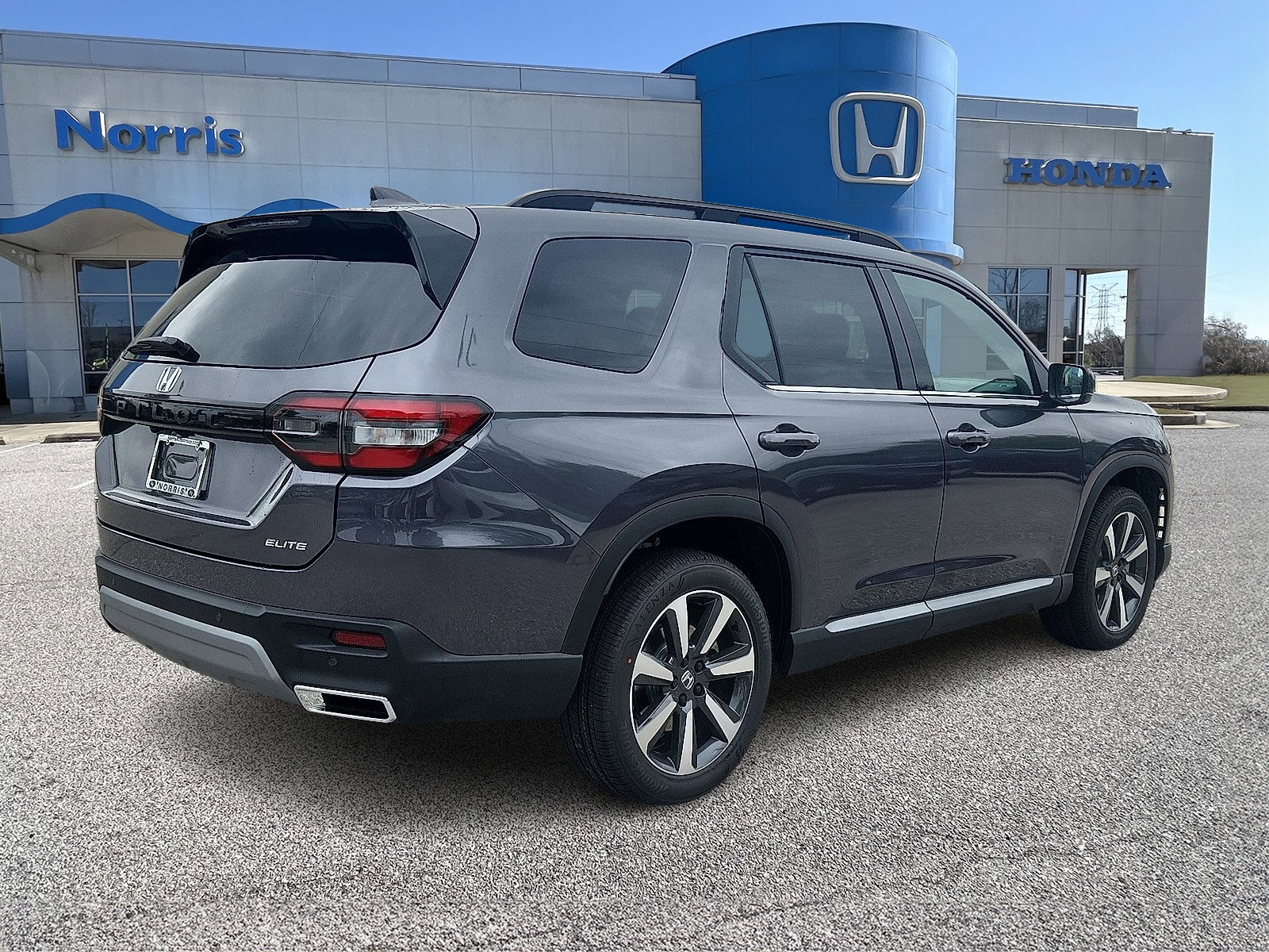 New 2025 Honda Pilot Touring image 4