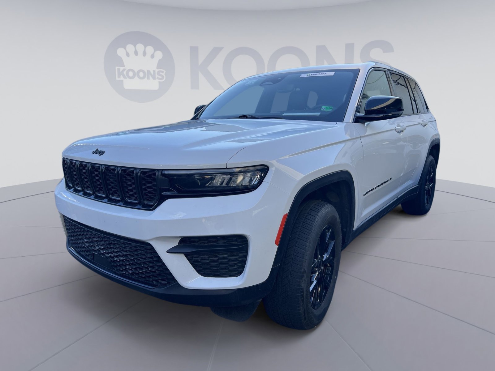 Used 2024 Jeep Grand Cherokee Altitude image 1