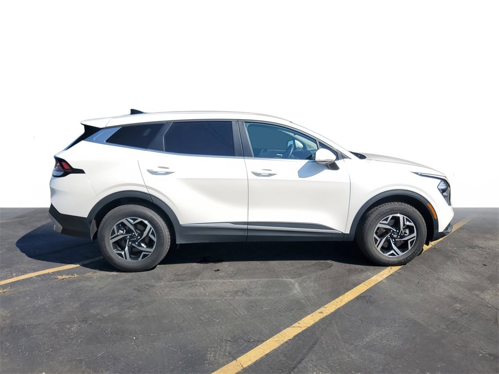 Used 2023 Kia Sportage LX image 6