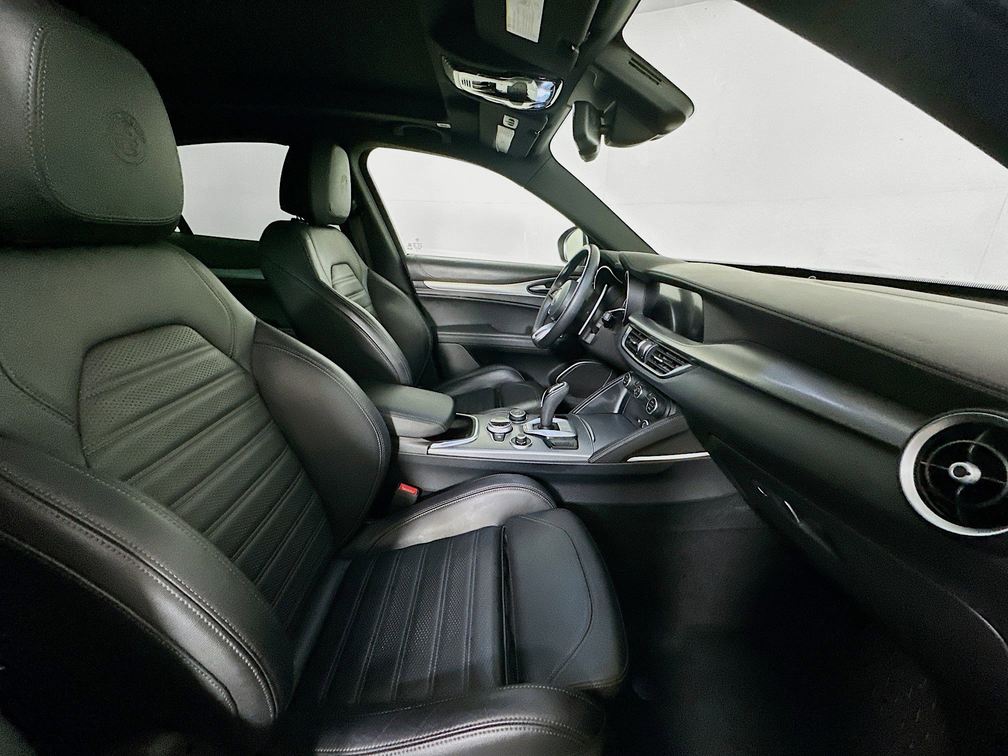 Used 2023 Alfa Romeo Stelvio Veloce image 32