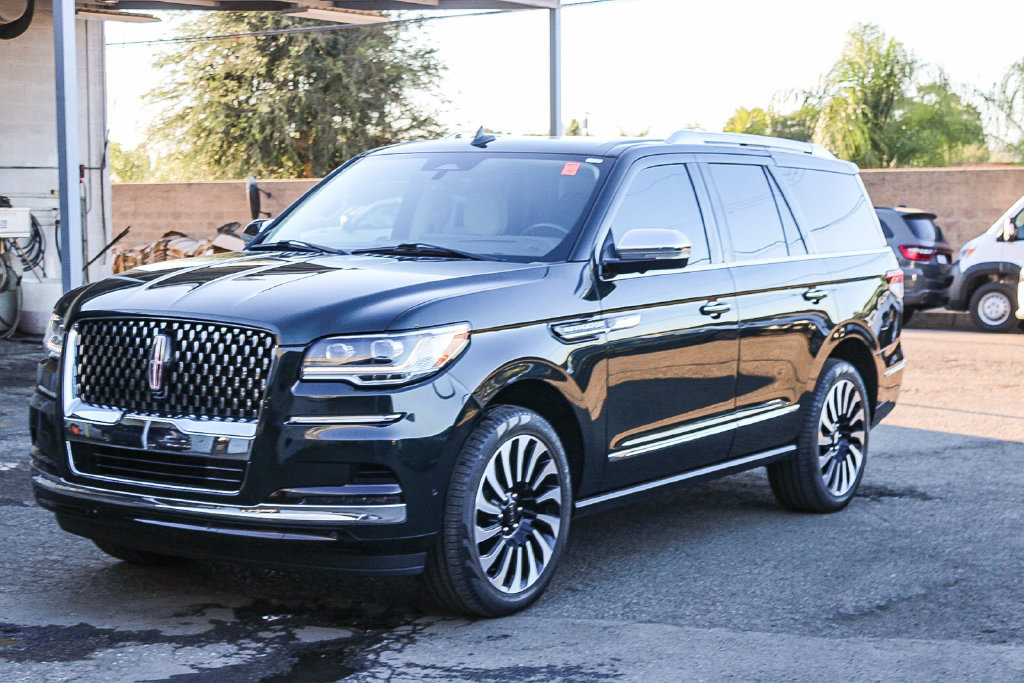Used 2024 Lincoln Navigator Black Label AWD/4WD image 3