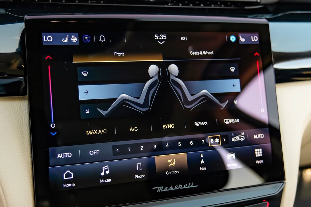 Used 2022 Maserati Quattroporte Modena RWD image 31