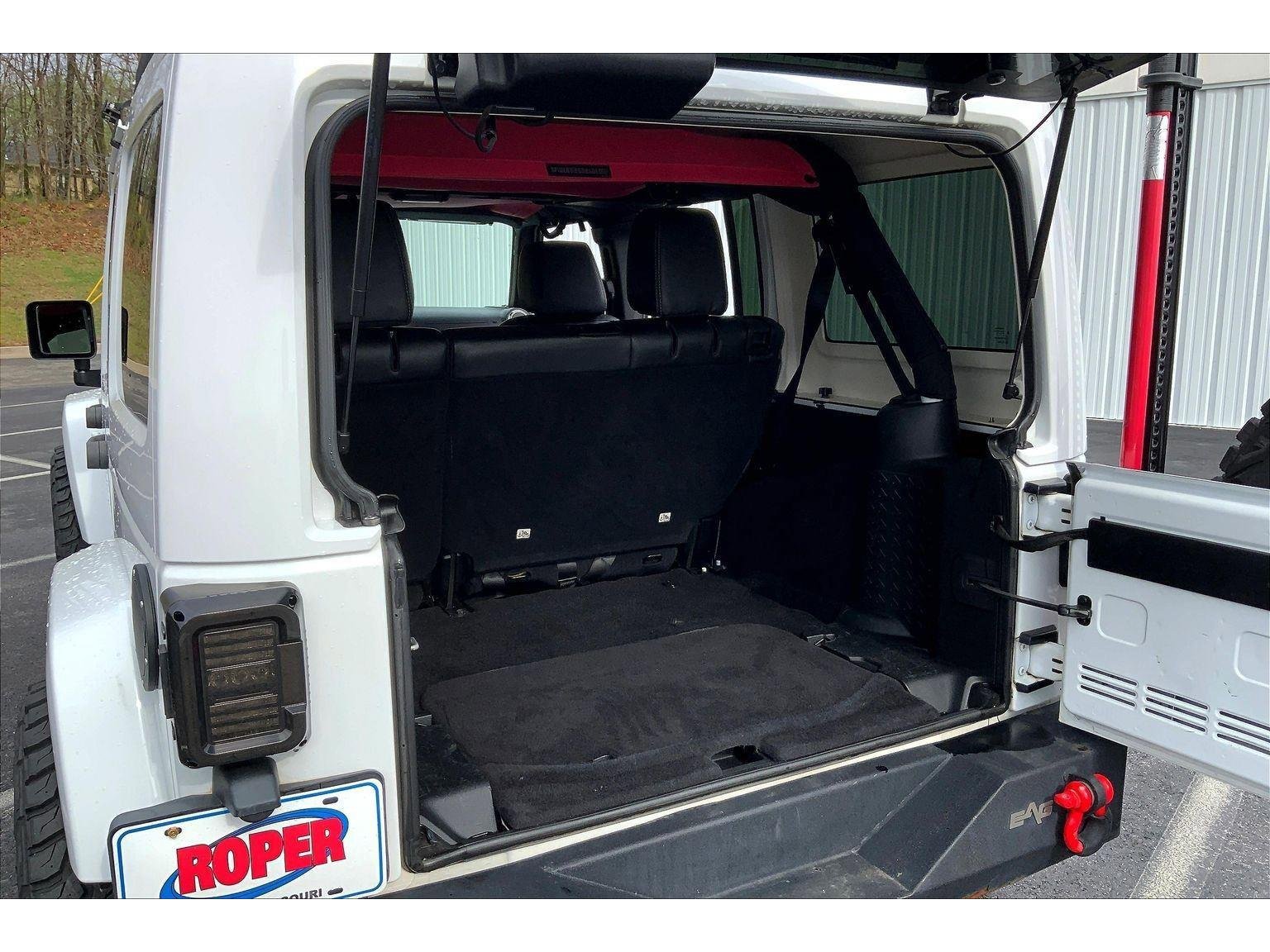 Used 2016 Jeep Wrangler Unlimited Sahara w/ Dual Top Group image 23