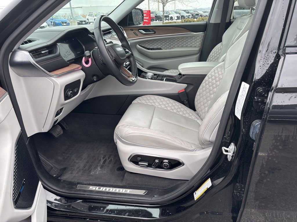 Used 2021 Jeep Grand Cherokee L Summit w/ Luxury Tech Group V image 11