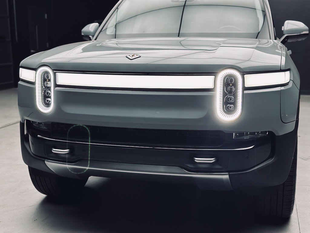 Used 2024 Rivian R1S Adventure Dual AWD/4WD image 15