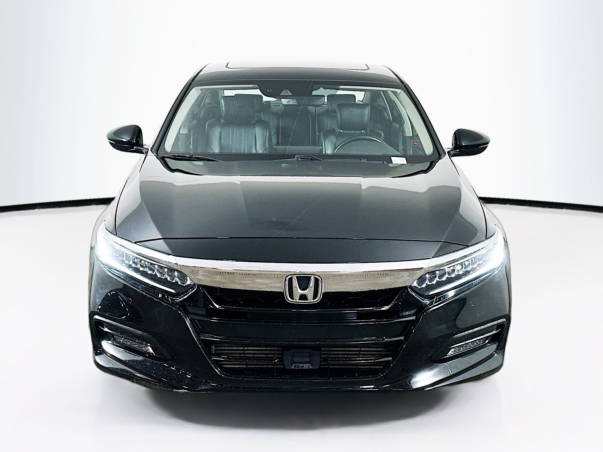 Used 2018 Honda Accord Touring image 2