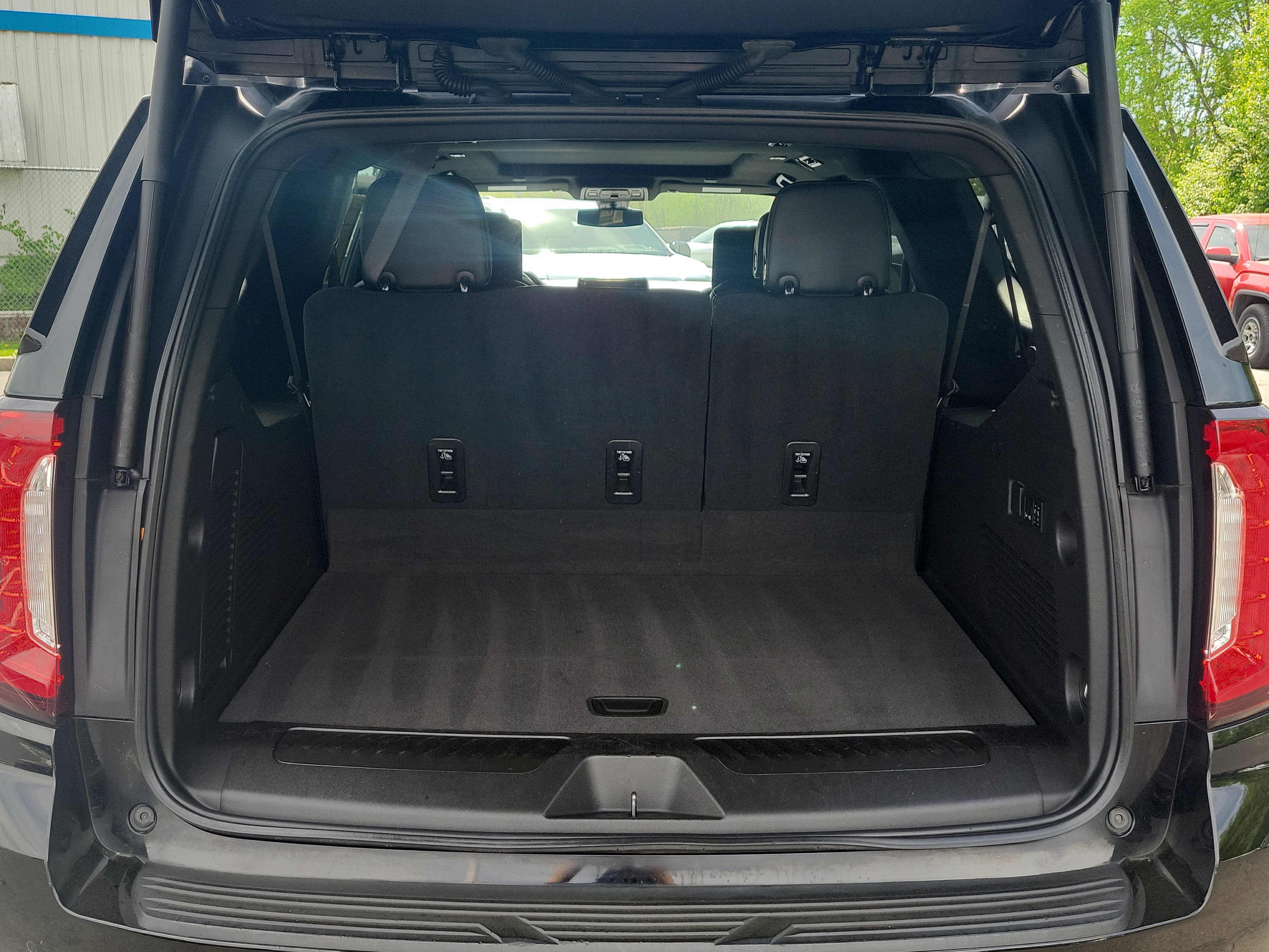 Used 2021 GMC Yukon XL SLT w/ SLT Premium Package image 8