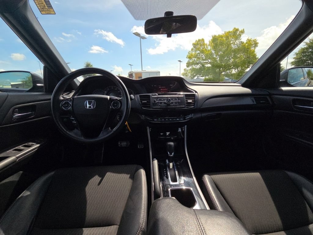 Used 2017 Honda Accord Sport image 13