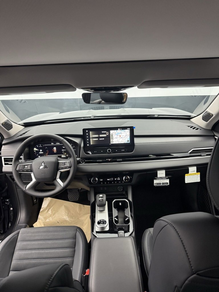New 2025 Mitsubishi Outlander SEL image 32