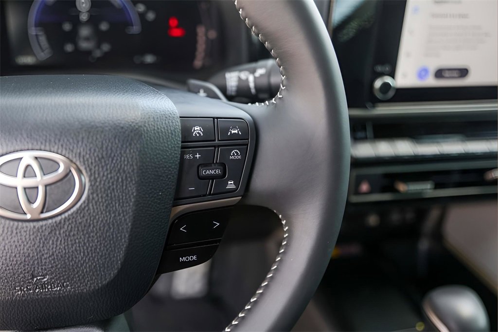 Used 2025 Toyota Camry SE w/ Convenience Package image 13