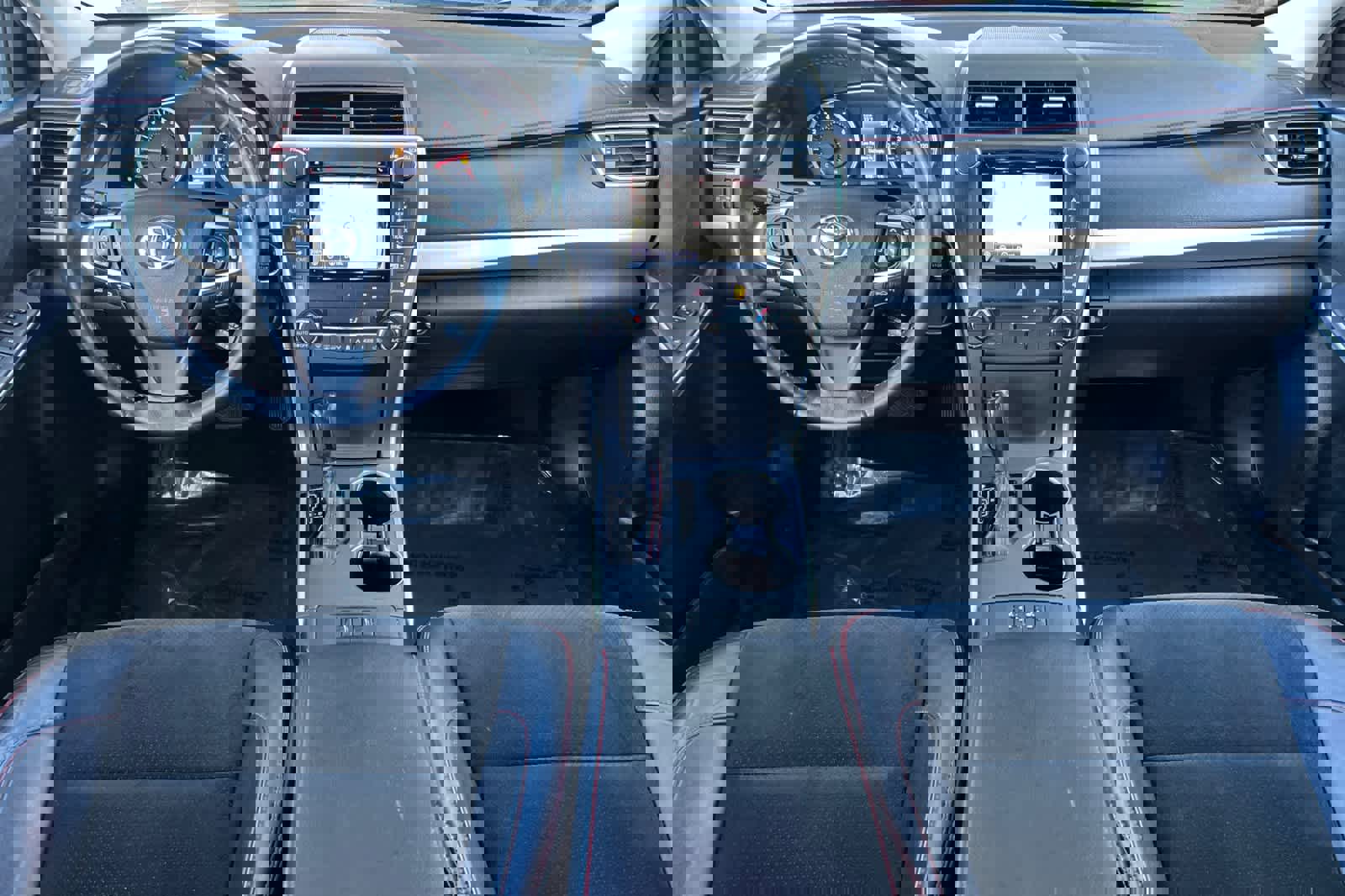 Used 2015 Toyota Camry XSE w/ Advanced Technology Package image 3