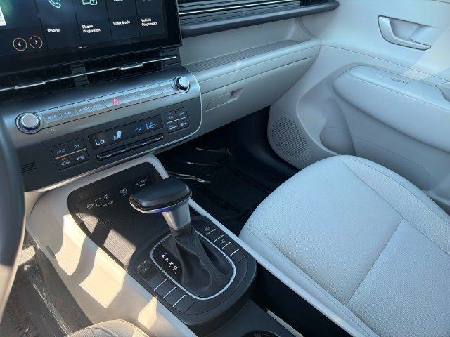Used 2025 Hyundai Kona SEL FWD image 20